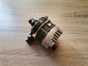 POMPA WODY MERCEDES W213 W205 A0005002300 6.3AMG