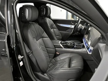 BMW Seria 7 G70 Sedan 3.0 40d 299KM 2025 BMW Seria 7 740d xDrive Sport Sedan 3.0 (299KM) 2025, zdjęcie 9