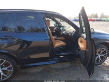 BMW X5 G05 2023 BMW X5 M50i 2023 4.4 Benzyna 523KM, zdjęcie 9