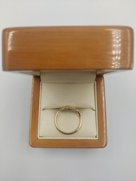 Złoty pierścionek 2,36g p585 R17