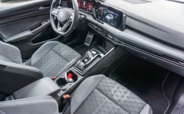 Volkswagen Golf VIII Variant 1.5 eTSI 150KM 2023 Volkswagen Golf Volkswagen Golf 1.5 eTSI MHEV R-Line DSG 1.5 Benzyna 150KM, zdjęcie 31