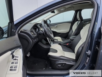 Volvo V40 II Cross Country Facelifting 2.0 T4 190KM 2018 Volvo V40 Salon PL FV23 Summum T4 AWD 190KM Skóra, zdjęcie 10