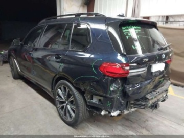 BMW X7 2022 BMW X7 M50i 2022 4.4 Benzyna 523KM, zdjęcie 3