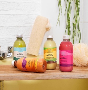 THE BODY SHOP_Рождественская бомбочка для ванны с клюквой