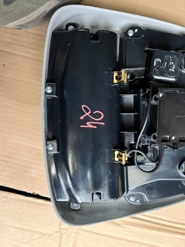 24 JEEP GRAND CHEROKEE WK2 LAMPA POLSTROVÁNÍ OSVĚTLENÍ KABINY SKŘÍŇKA