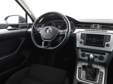 Volkswagen Passat B8 Variant 2.0 TDI BlueMotion SCR 150KM 2016 Volkswagen Passat Comfortline BlueMotion 150KM, zdjęcie 15