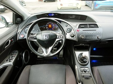 Honda Civic VIII Hatchback 3d 1.8 i-VTEC 140KM 2010 Honda Civic GAZ BIAŁA PERŁA Krajowa Bezwypadkowa, zdjęcie 13