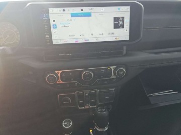 Jeep Wrangler IV 2025 Jeep Wrangler Sahara Convertible 2025 3.6 Benzyna 285KM, zdjęcie 13