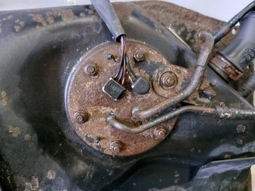 NÁDRŽ PALIVA PUMPIČKA ROVER 400 II 45 FL 1.8B