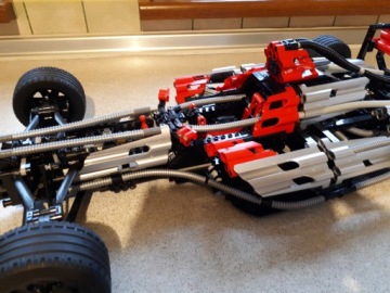 Автомобиль Формулы-1 LEGO Technic.