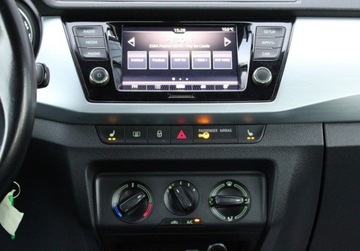 Skoda Fabia III Hatchback Facelifting 1.0 TSI 95KM 2020 Skoda Fabia 1.0 TSI 95KM M5 Ambition Czujniki parkowania SmartLink SalonPL, zdjęcie 17