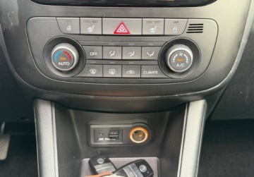 Kia Venga Mikrovan 1.4 DOHC CVVT 90KM 2015 Kia Venga 1.4 90KM Navi Panorama Kamera KEY Bezwypadkowy Dla wymagajacy, zdjęcie 19