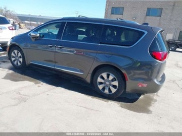 Chrysler Pacifica II 2017 Chrysler Pacifica Hybrid Platinum 2017 3.6l 3.6 Hybryda 260KM, zdjęcie 3