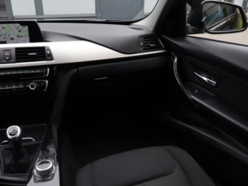 BMW Seria 3 F30-F31-F34 Touring Facelifting 2.0 318d 150KM 2017 BMW 3 318 d xDrive, 4X4, Navi, Klima, zdjęcie 7