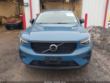 Volvo XC40 2024 Volvo XC 40 2024 r., 2,0L B5 ULTIMATE DARK THEME 2.0 Benzyna 247KM, zdjęcie 1