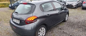 Peugeot 208 I Hatchback 5d Facelifting 1.2 PureTech 82KM 2016 Peugeot 208 Peugeot 208 1.2 PureTech Allure 1.2 Benzyna 82KM, zdjęcie 2