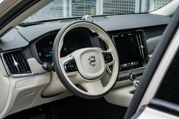 Volvo V90 II Plug-In Facelifting 2.0 T8 Plug-In Hybrid 455KM 2025 Volvo V90 Ultra Dark T8 AWD Plug-in hybrid (310 +, zdjęcie 14