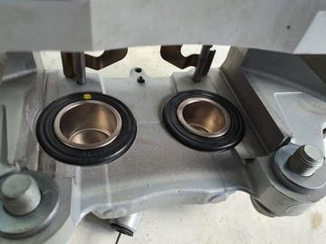 MERCEDES 205 AMG ТОРМОЗНОЙ СУППОРТ ЛЕВЫЙ ПЕРЕДНИЙ