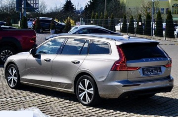 Volvo V60 II  2020 Volvo V60 B3 B Geartronic Momentum 163KM 2020r, zdjęcie 5