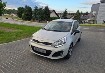 Kia Rio III Hatchback 3d 1.2 DOHC CVVT 85KM 2013 Kia Rio 1.2 86KM Klima KeyLess Czujniki Parkowania Grzane FoteleKierownica, zdjęcie 2