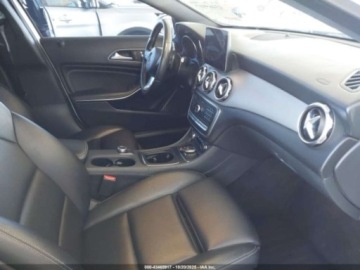 Mercedes GLA I 2017 Mercedes-Benz GLA 2018 MERCEDES-BENZ GLA 250 4MATIC 2.0 Benzyna 208KM, zdjęcie 9