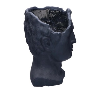 Черная крышка вазона, лицо белого человека.