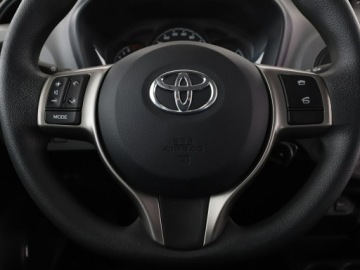 Toyota Yaris III Hatchback 5d Facelifting 2017 1.5 Dual VVT-iE 111KM 2019 Toyota Yaris kamera klima, zdjęcie 20