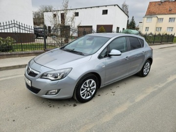Opel Astra J Hatchback 5d 1.6 Twinport ECOTEC 115KM 2010 Opel Astra Opłacona Zdrowa Zadbana Serwisowana