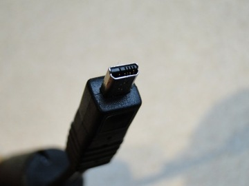 8-контактный USB <--> RCA / 2x видео-AV-кабель типа «тюльпан»