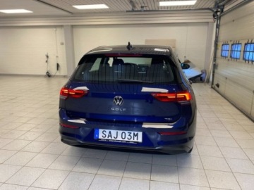 Volkswagen Golf VIII Hatchback 1.5 eTSI 130KM 2023 Volkswagen Golf TGI 2024 1.5 Hybryda Plug-in 131KM, zdjęcie 4