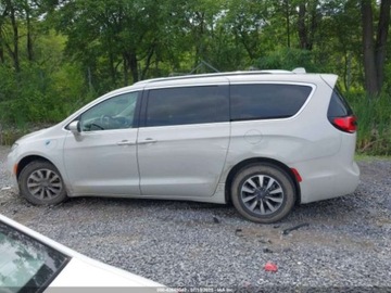 Chrysler Pacifica II 2021 Chrysler Pacifica Hybrid Touring L 2021 3.6l 3.6 Hybryda 260KM, zdjęcie 2