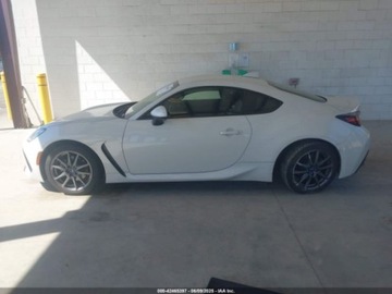 Subaru BRZ I 2022 Subaru BRZ Premium 2022 2.4l 2.4 Benzyna 228KM, zdjęcie 2