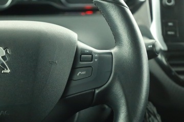 Peugeot 2008 I SUV Facelifting 1.2 PureTech 82KM 2018 Peugeot 2008 1.2 PureTech, Salon Polska, zdjęcie 14