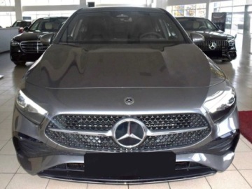 Mercedes Klasa A W177/V177 Hatchback Facelifting 1.3 200 163KM 2025 MERCEDES-BENZ A Klasa 200 AMG Line 1.3 (163KM) 2025, zdjęcie 1