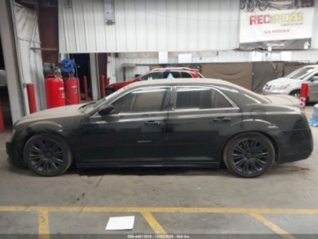 Chrysler 300C II 2012 Chrysler 300 SRT8 2012 6.4 Benzyna 470KM, zdjęcie 2