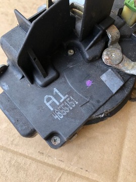 LEVÝ PŘEDNÍ ZÁMEK DVEŘE SAAB 95 4855151