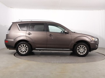 Mitsubishi Outlander II 2.4 MIVEC 170KM 2010 Mitsubishi Outlander 2.4 MIVEC, 4X4, 7 miejsc, zdjęcie 5