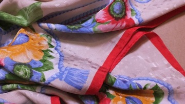 Итальянский шарф с цветочным узором, 100% шелк.