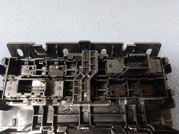 SKODA OCTAVIA III RAMKA LEWARKA SKRZYNI 5E1863212C