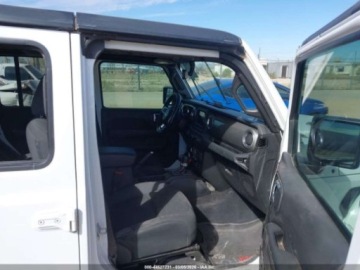 Jeep Gladiator 2022 Jeep Gladiator Overland 2022 3.6 Benzyna 285KM, zdjęcie 9
