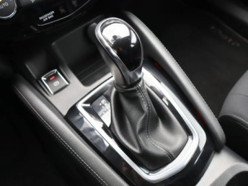 Nissan Qashqai II Crossover 1.2 DIG-T 115KM 2017 Nissan Qashqai 1.2 DIG-T, Salon Polska, zdjęcie 12