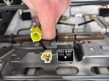 AVENSIS T27 SEDADLO PŘEDNÍ LEVÝ ŘIDIČE MATERIÁL GB UK