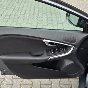 Volvo V40 II Cross Country 2.0 D2 DRIVE-E 120KM 2016 Volvo V40 II 2.0 D2 Drive-E Summum, zdjęcie 23