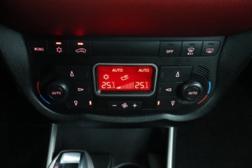 Alfa Romeo MiTo Hatchback 3d 1.3 JTDM-2 95KM 2010 Alfa Romeo MiTo 1.3 JTDM, Klima, Klimatronic, zdjęcie 16