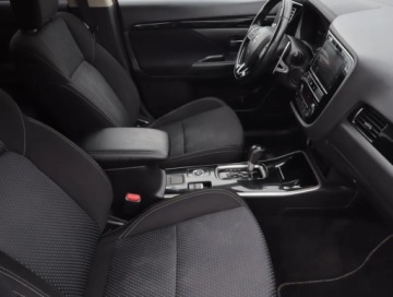Mitsubishi Outlander III SUV Facelifting 2017 2.0 150KM 2018 Mitsubishi Outlander 2.0, Salon Polska, GAZ, 4X4, zdjęcie 8