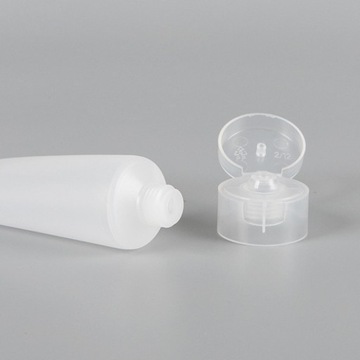 50 пустых тюбиков с косметическим бальзамом Flip по 30 г.