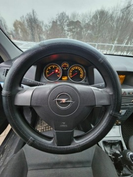 Opel Astra H Kombi 1.9 CDTI ECOTEC 120KM 2005 Opel Astra Klimatyzacja - 2005r - 1.9cdti - 120KM, zdjęcie 4