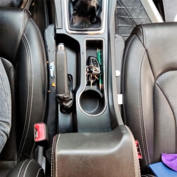 Набор подушек, заполняющих пространство между сиденьями