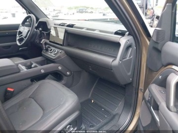 Land Rover Defender IV (L663) 2025 Land Rover Defender 130 P300 S 2025 3.0l 3.0 Benzyna 296KM, zdjęcie 9