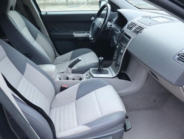 Volvo V50 2.0 TD 136KM 2004 Volvo V50 2.0 D, Klima, Klimatronic,ALU, El. szyby, zdjęcie 8